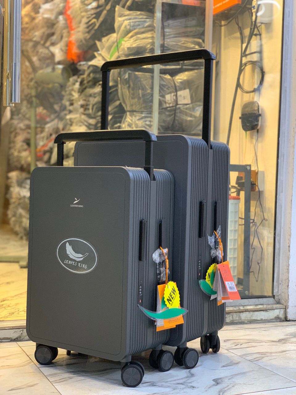 Leaves King Lxury Luggage